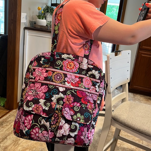 Vera Bradley Handbags - EUC Vera Bradley zippered tote
